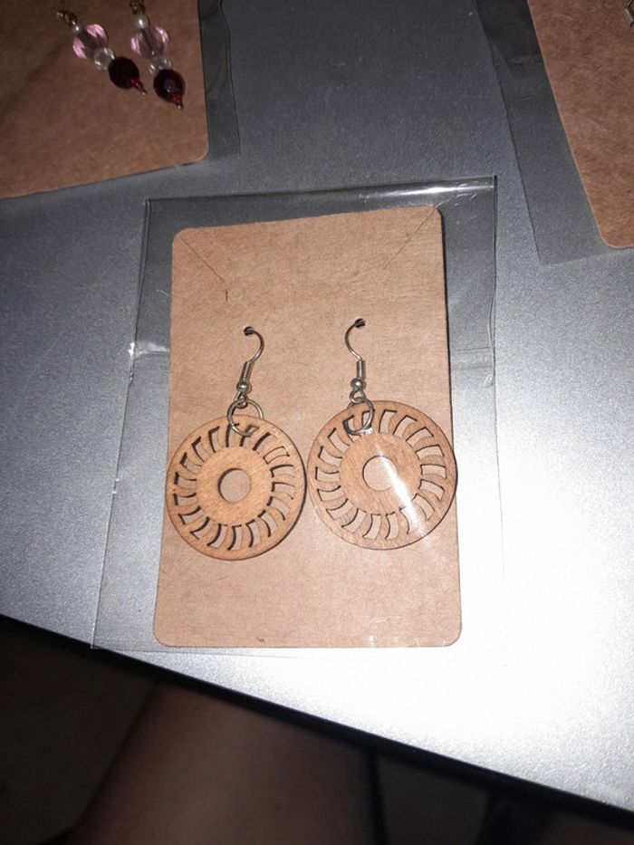 Boucle d'oreille ethnique  en bois