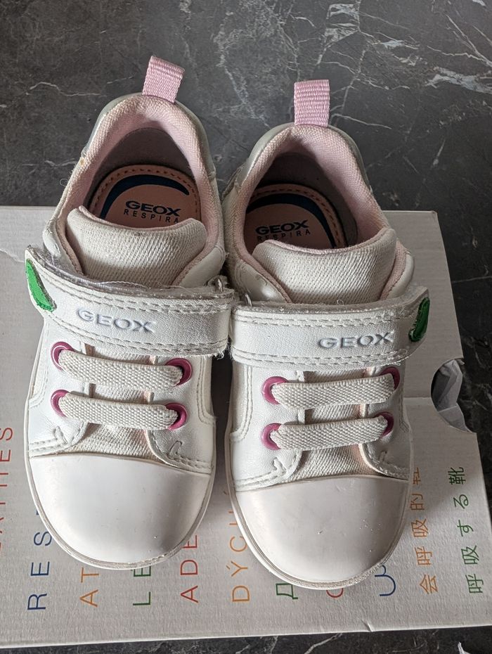 Tennis blanche motif cerise - photo numéro 2
