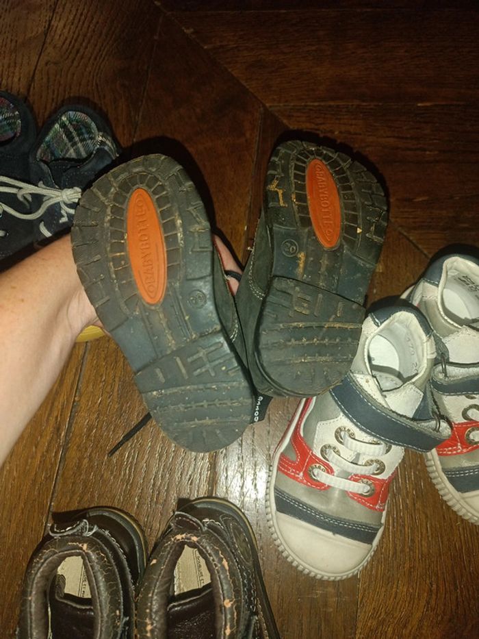 Lot de chaussures taille 20. - photo numéro 9