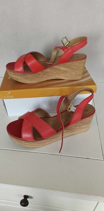 chaussures neuves très légeres P41