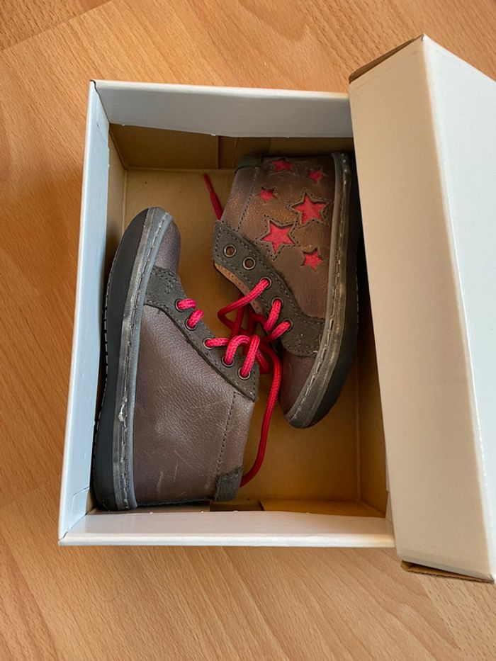 Jolie paire de chaussures/bottines en cuir T. 22 fille neuve avec boîte - photo numéro 3