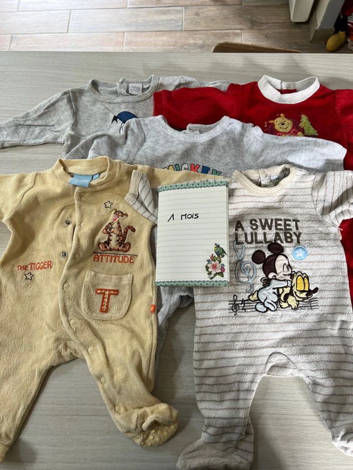Lot 5 pyjamas Disney 1 mois