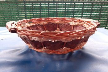 Corbeille en osier, tressée, avec poignées