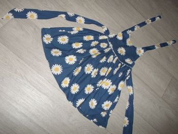 Robe tablier MARGUERITE FOR GIRLS bleu marine et marguerites partout 6 ans TBE