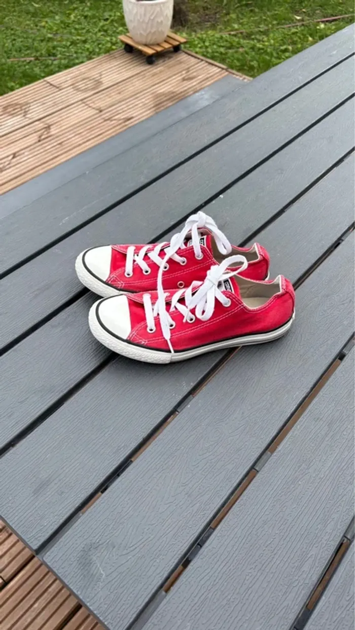 Baskets basses Converse rouge taille 34