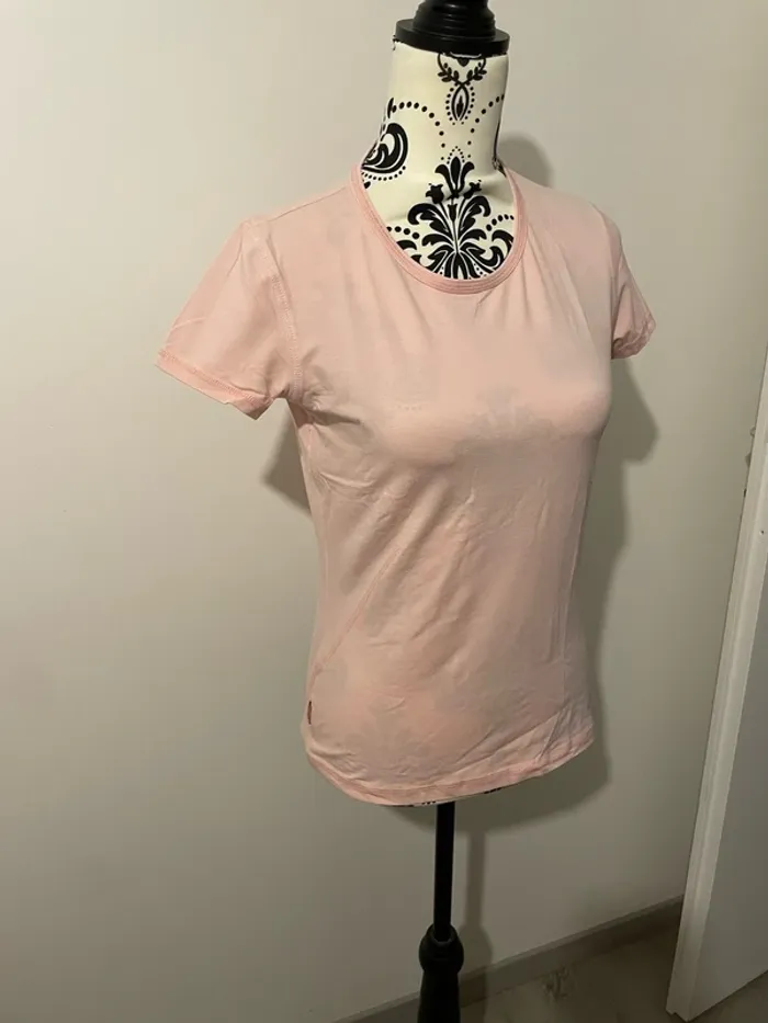 T-shirt Levi’s taille L 40 rose clair col rond extensible - photo numéro 2