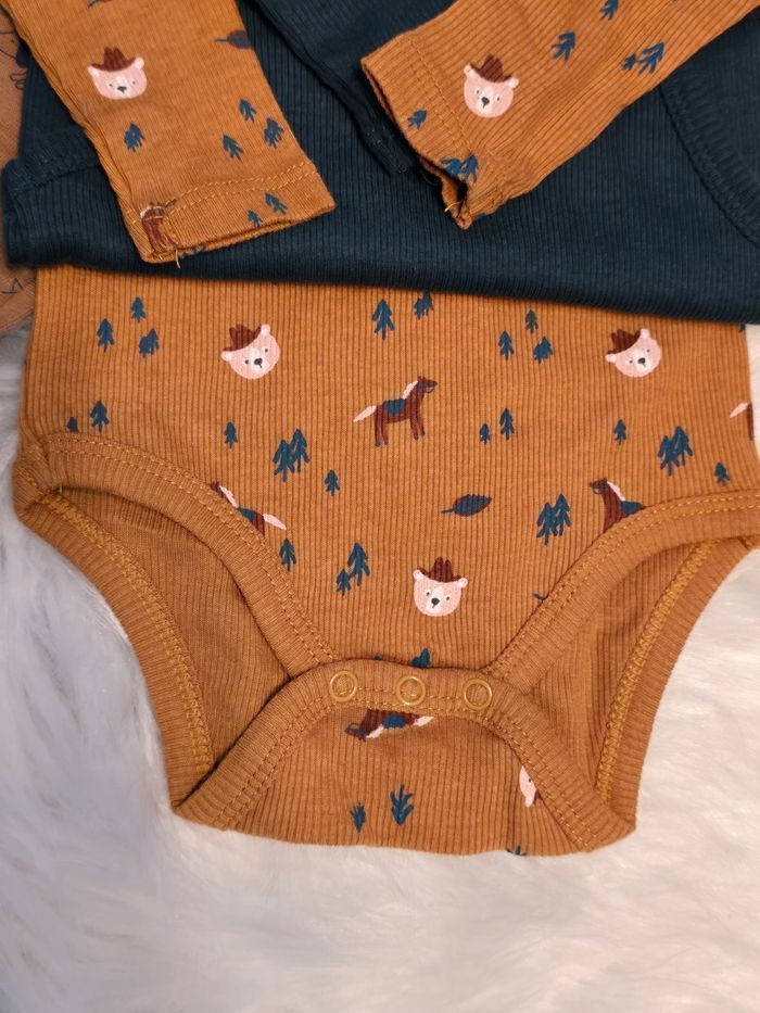 NEUFS (non portés)🏷🏷🤩😍💙SUPERBES  bodies ml et pyjama 18 mois garçon 🤩😍💙 - photo numéro 4