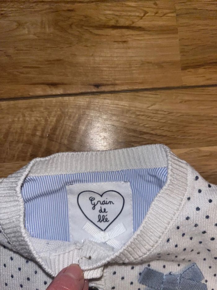 Gilet blanc à pois grain de blé très bon état 3 mois - photo numéro 2