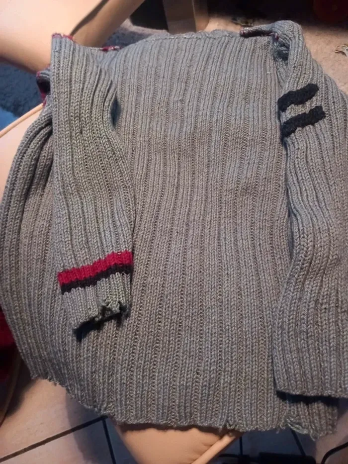 Pull gris 8-10 ans en vraie laine tricoté main - photo numéro 2
