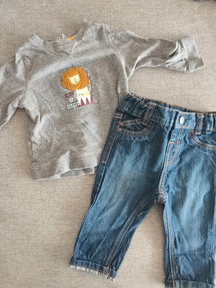 Ensemble 9 mois pantalon et tee shirt