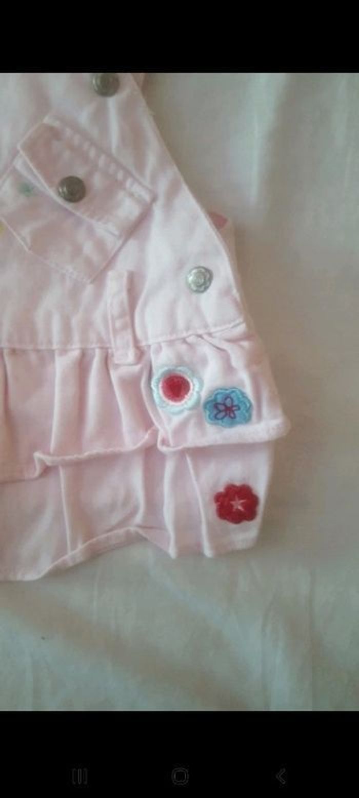 Très belle robe rose à bretelles et à volants pour filles avec des petites fleurs brodées 3 mois - photo numéro 4