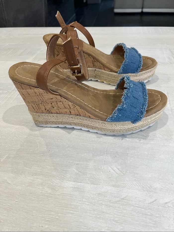 Chaussures compensées - photo numéro 3