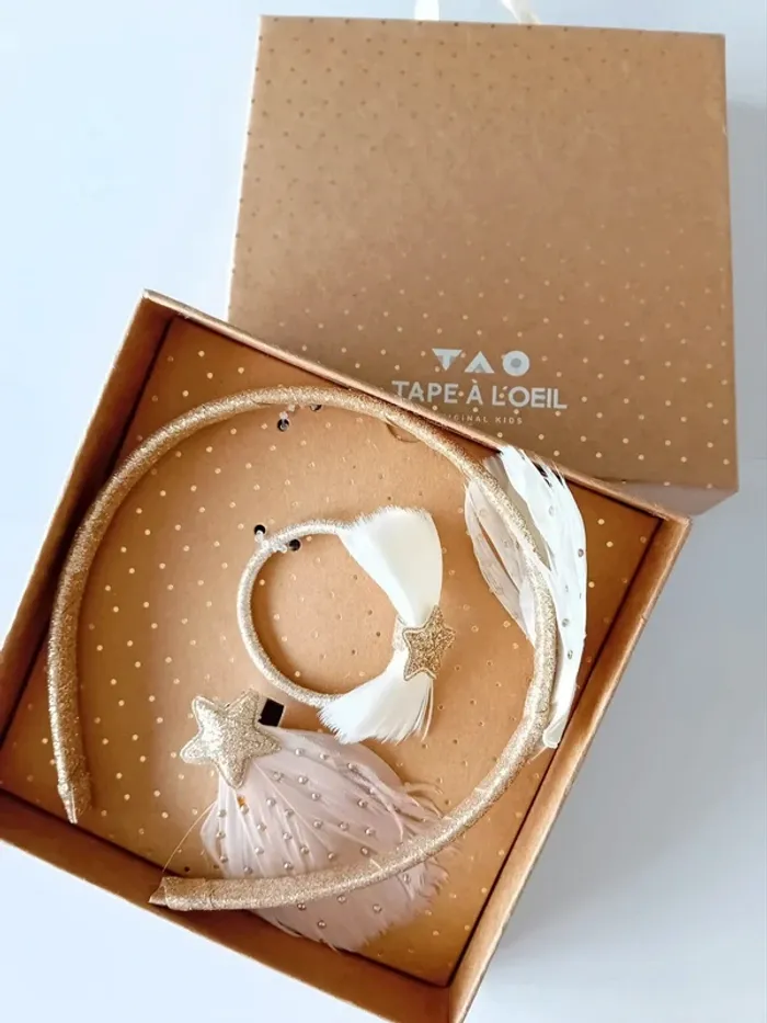 Coffret accessoires cheveux tape à l'oeil cérémonie fêtes serre tête plumes barrettes neuf