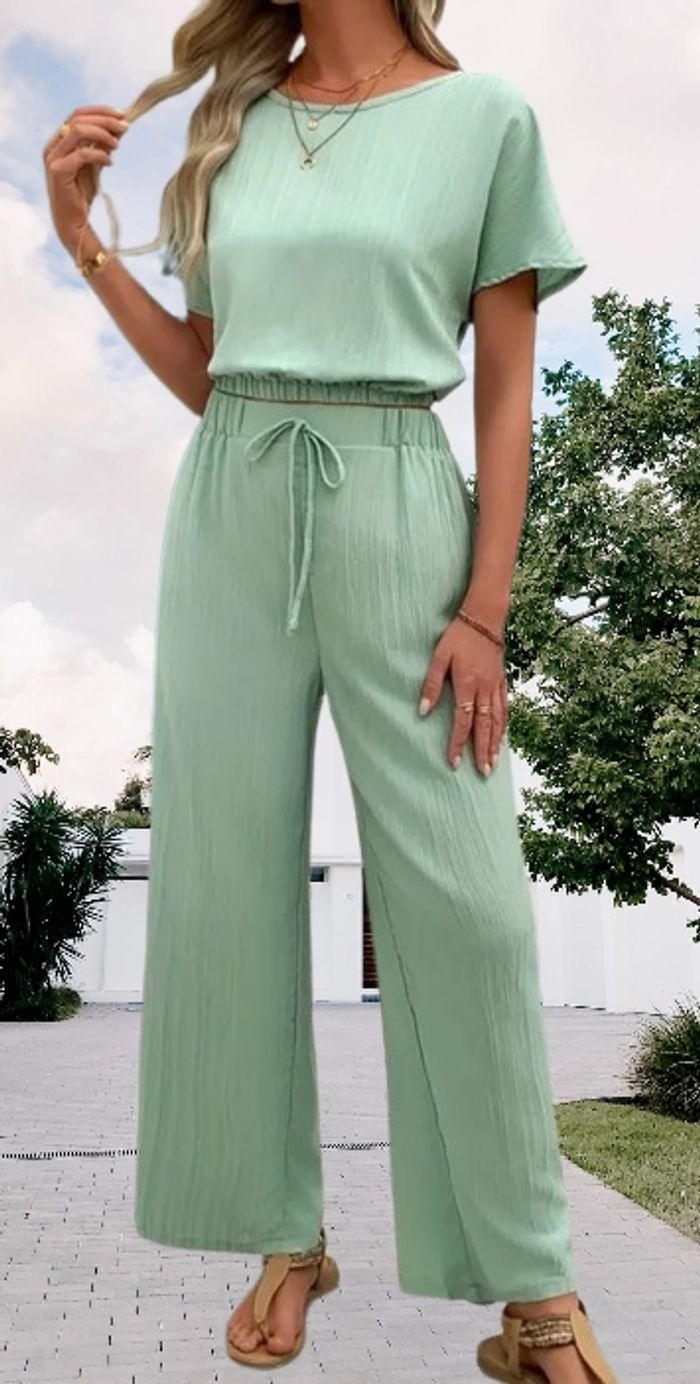 Ensemble pantalon et haut vert femme
