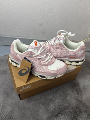 Asics gel nyc rose neuve taille 42