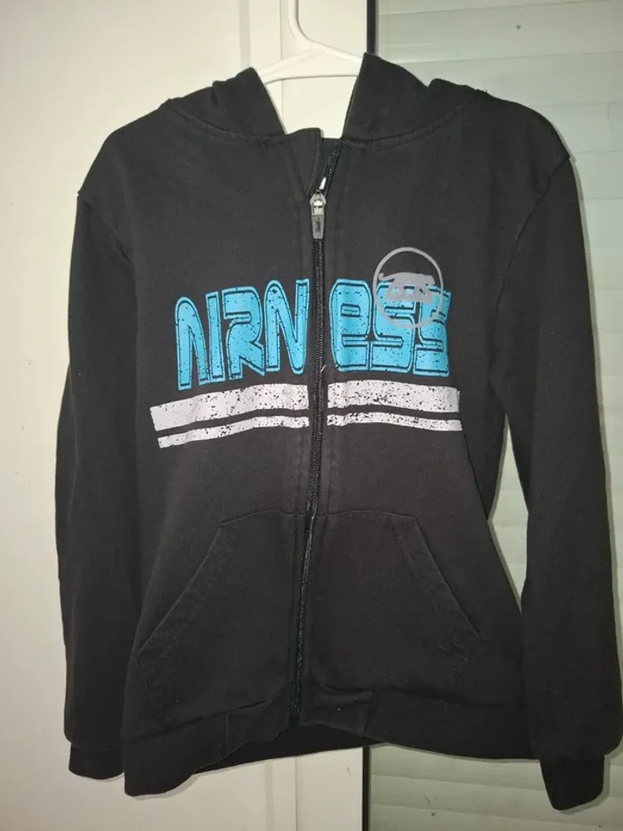 Gilet zippé a capuche 8 ans - photo numéro 2