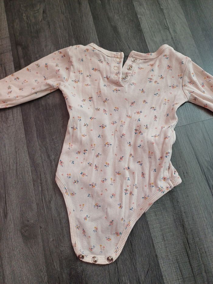 Ensemble body à fleurs et jupe salopette - photo numéro 5