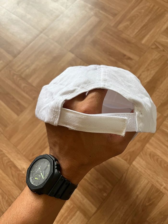 Casquette blanche avec motifs McDo collector - photo numéro 3
