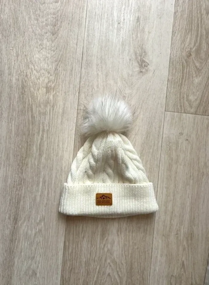 Bonnet crème à pompon Nouvelle Zélande neuf 100% acrylique