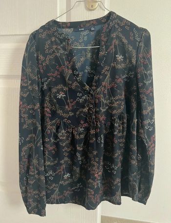 Blouse noir à motif fleur marron Kiabi taille s