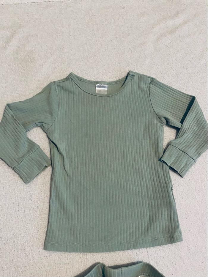 Ensemble fille H&M 9 mois – Haut vert + legging assorti, bon état - photo numéro 5
