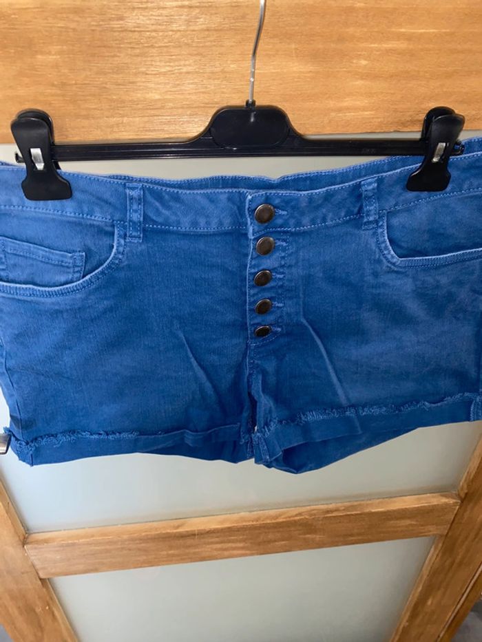 Short en jean kiabi taille 44 - photo numéro 2