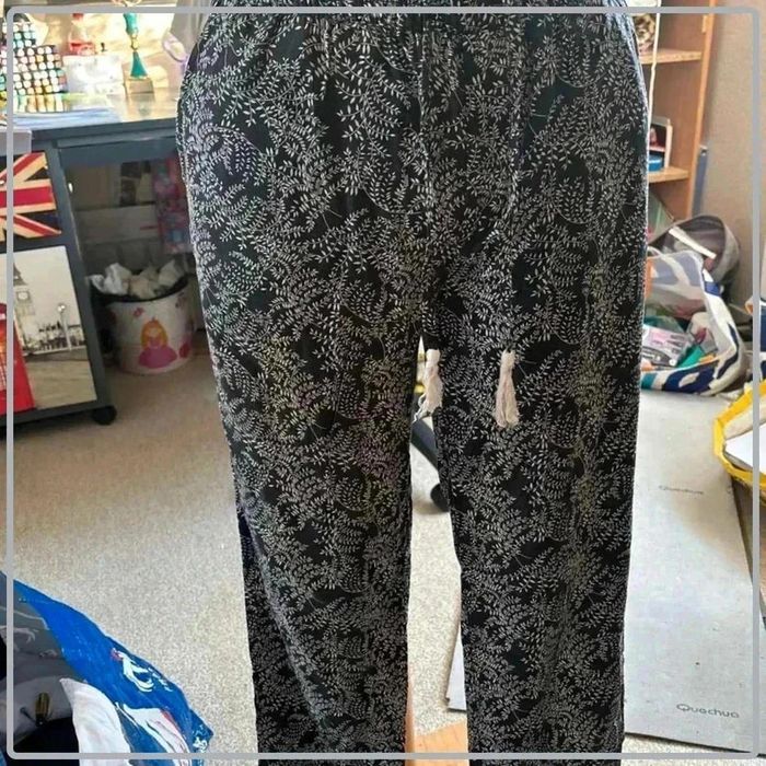 Pantalon  amples  taille 38 - photo numéro 2