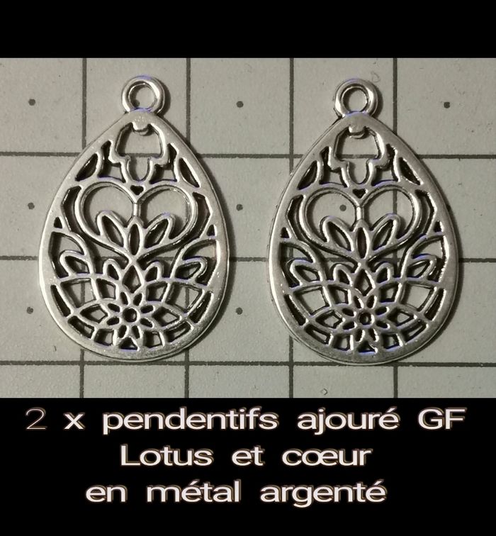 2 pendentifs "goutte" ajouré motif lotus, cœur...