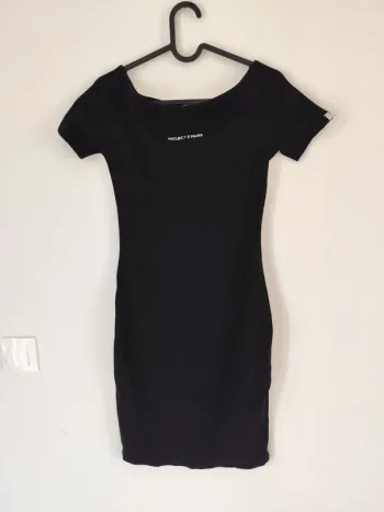 Robe noire moulante