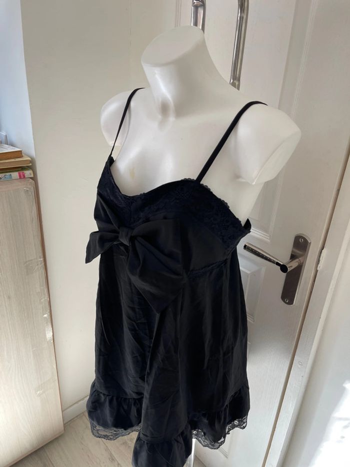 Robe noire avec noeud - photo numéro 10