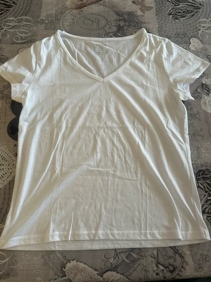 Tee shirt blanc Col V