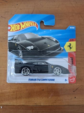 Ferrari F40  noire - hot wheels 