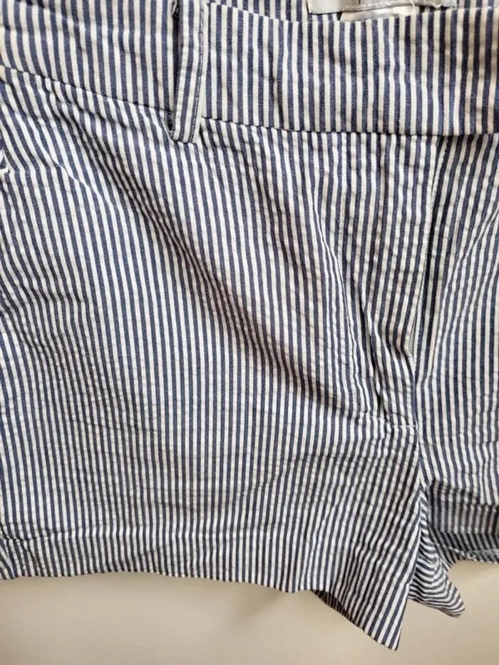 Short rayé blanc bleu