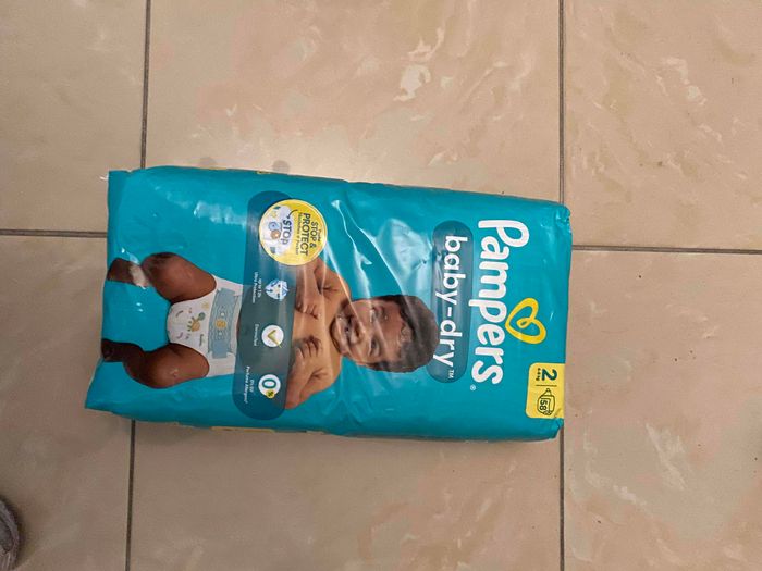 Lot de paquets de couches Pampers - photo numéro 3