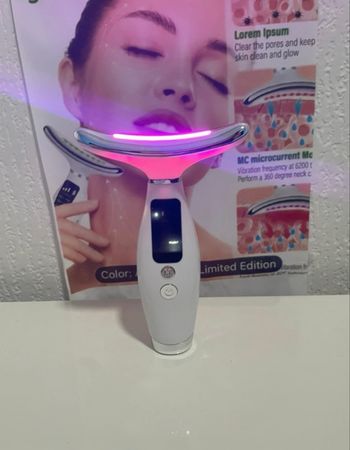 Massageur Visage & Cou – Anti-rides & Double Menton
