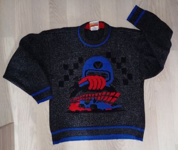 Pull épais gris chiné foncé motif F1 Marèse 
T. 10 ans