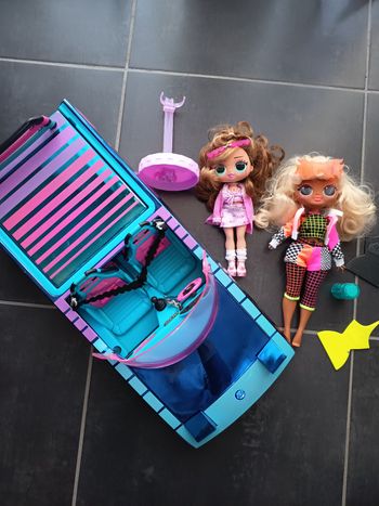 Lot de 2 poupées LOL et une voiture 