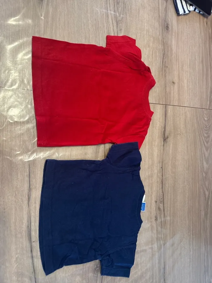 T-shirt rouge et bleu marine - photo numéro 2