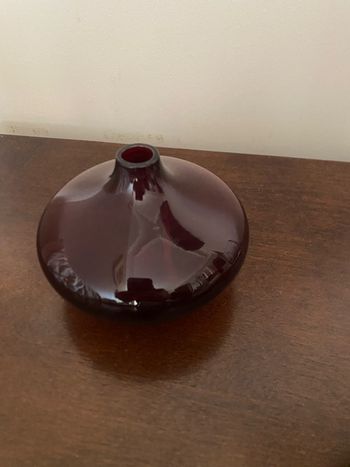 Vase en verre rouge 