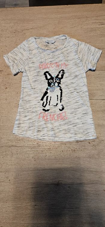 T shirt manches courtes, beige et gris, chien en sequins, Primark, 6/7 ans, peu mis