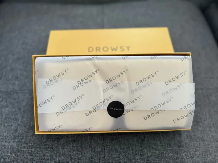 Masque de sommeil en soie Drowsy « L’amour Gold » - photo numéro 3