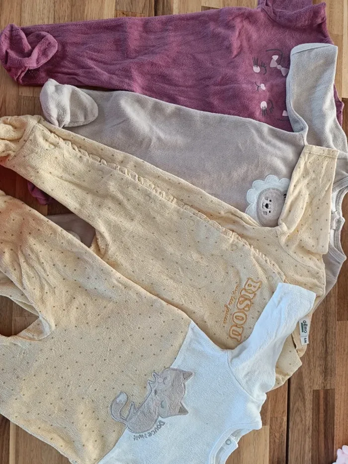 Lot 4 pyjamas