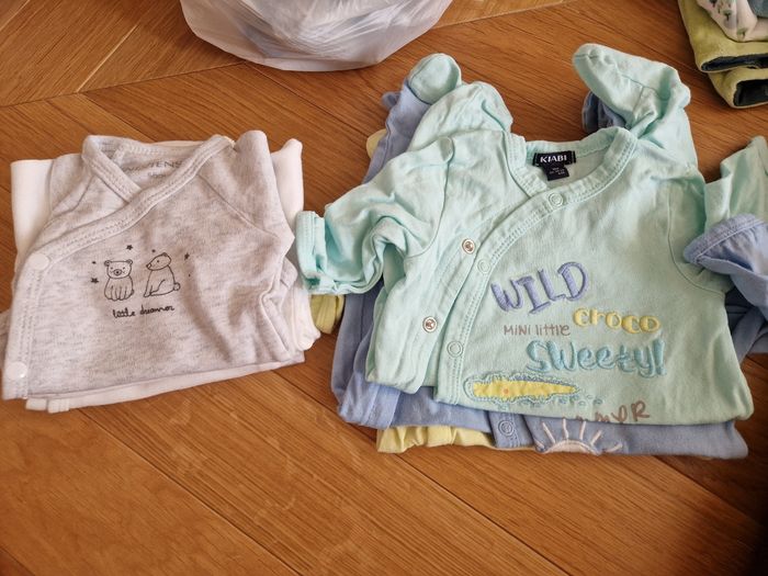 5 bodies 1 mois 3 pyjama 1 mois - photo numéro 1