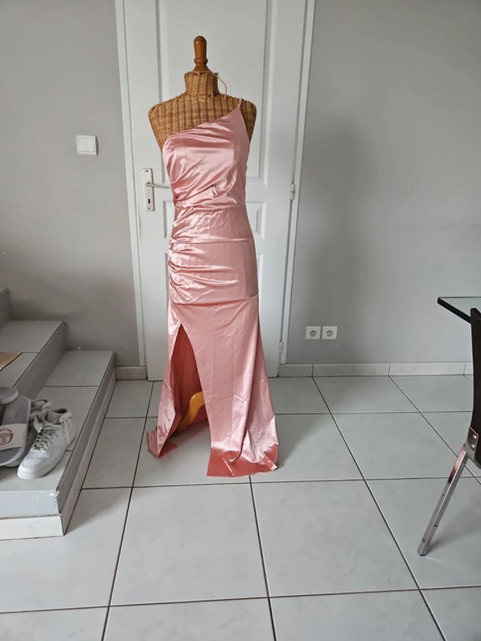 Robe moulante élégante rose taille S Neuve