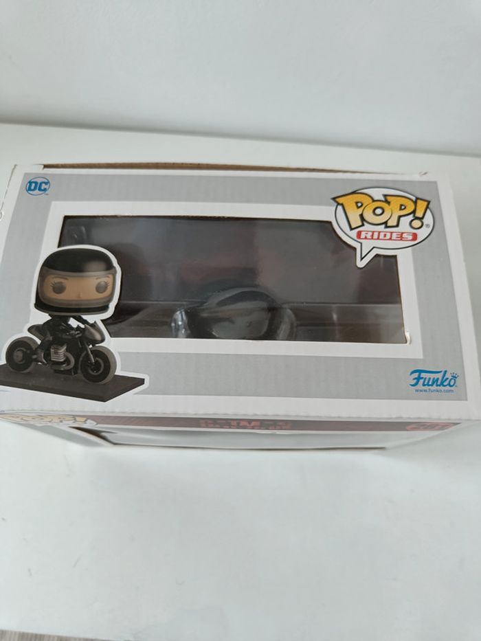 Funko Pop! Ride Deluxe: The Batman - Selina Kyle on Motorcycle - photo numéro 5