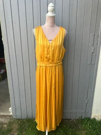 Robe longue sans manches été jaune moutarde décolleté