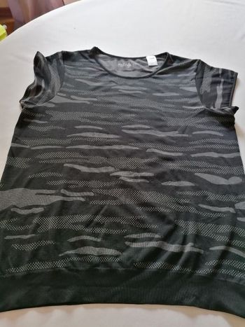 Joli tee-shirt belle qualité