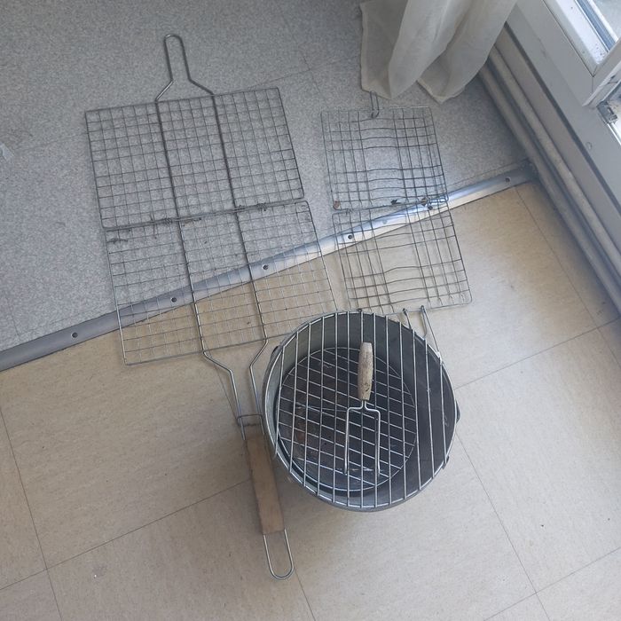 🍢 Lot de Barbecue compact + 2 grilles refermables supplémentaires