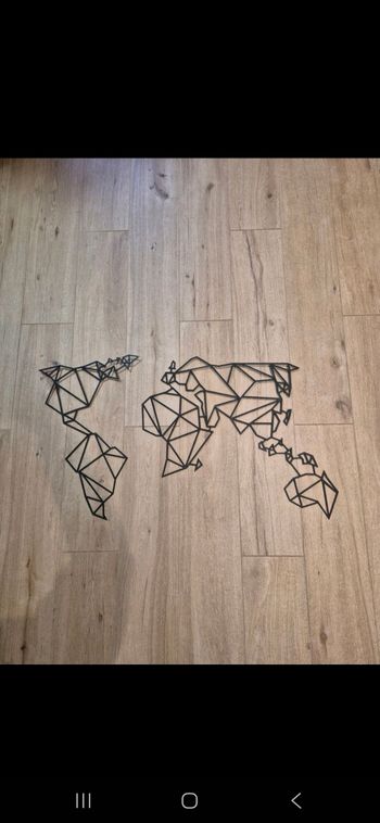 Grande mappemonde en métal noir 