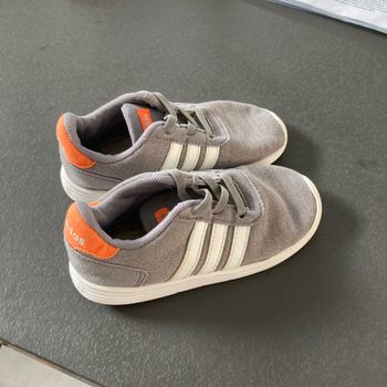 Baskets grises adidas taille 27